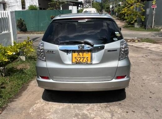 Honda Fit Shuttle 2012