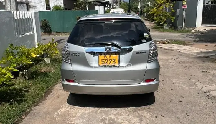 Honda Fit Shuttle 2012