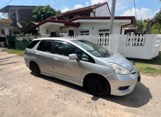 Honda Fit Shuttle 2012