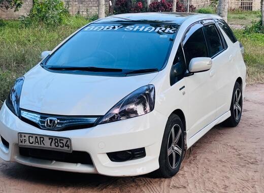 Honda Fit Shuttle 2013