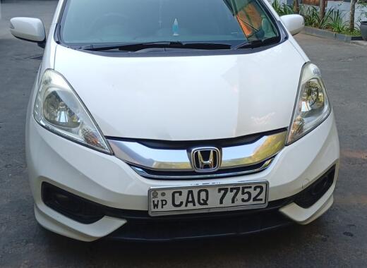 Honda Fit Shuttle 2013