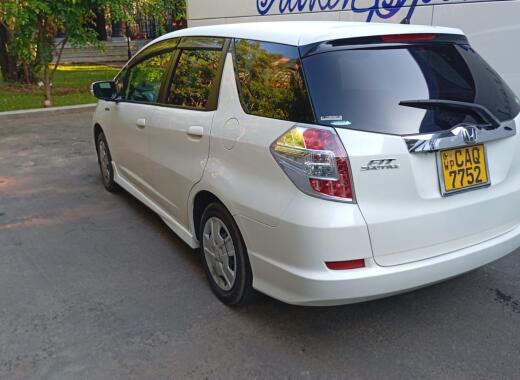 Honda Fit Shuttle 2013