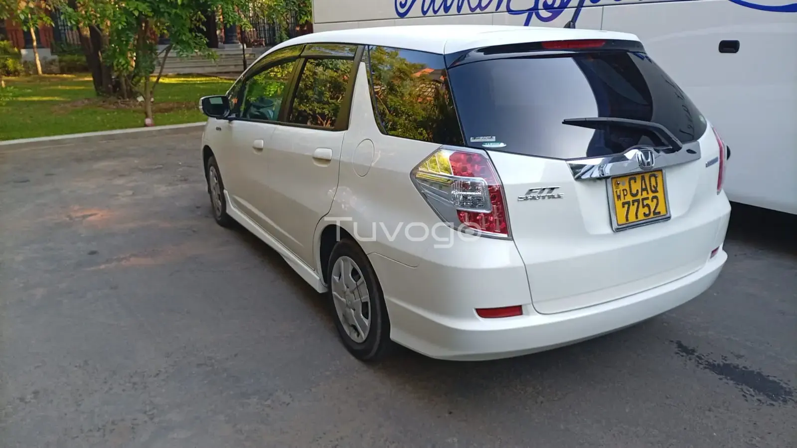 Honda Fit Shuttle 2013