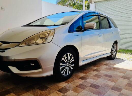 Honda Fit Shuttle 2014