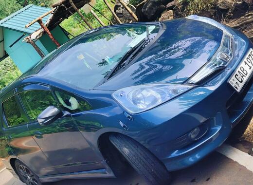 Honda Fit Shuttle 2012