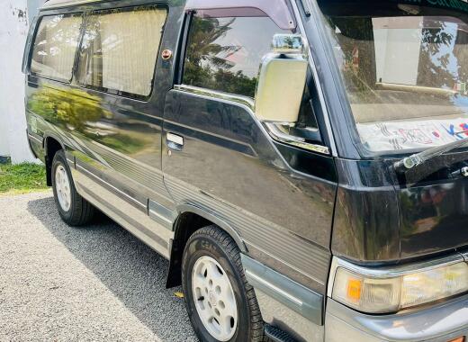 Nissan Caravan 2005