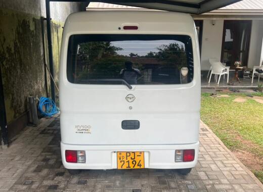 Nissan clipper 2015