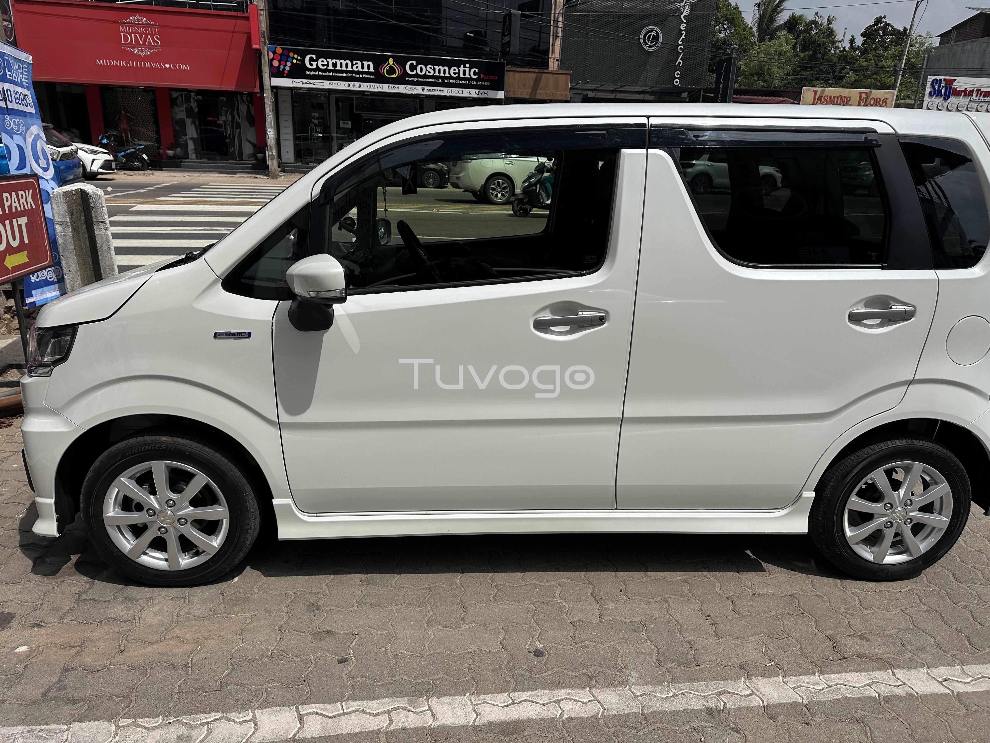 Suzuki Wagon R 2025 CustomZ