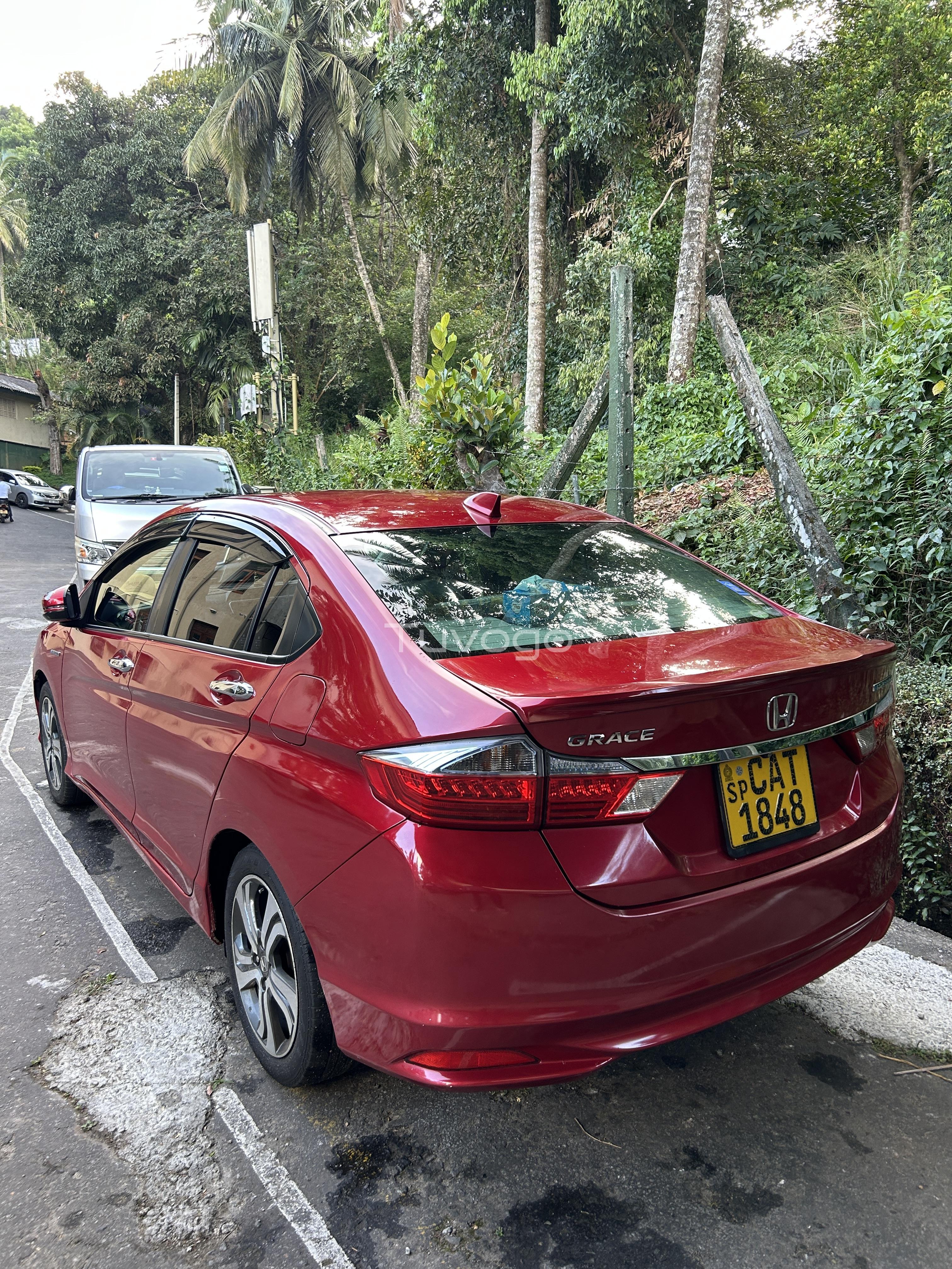 Honda Grace 2015