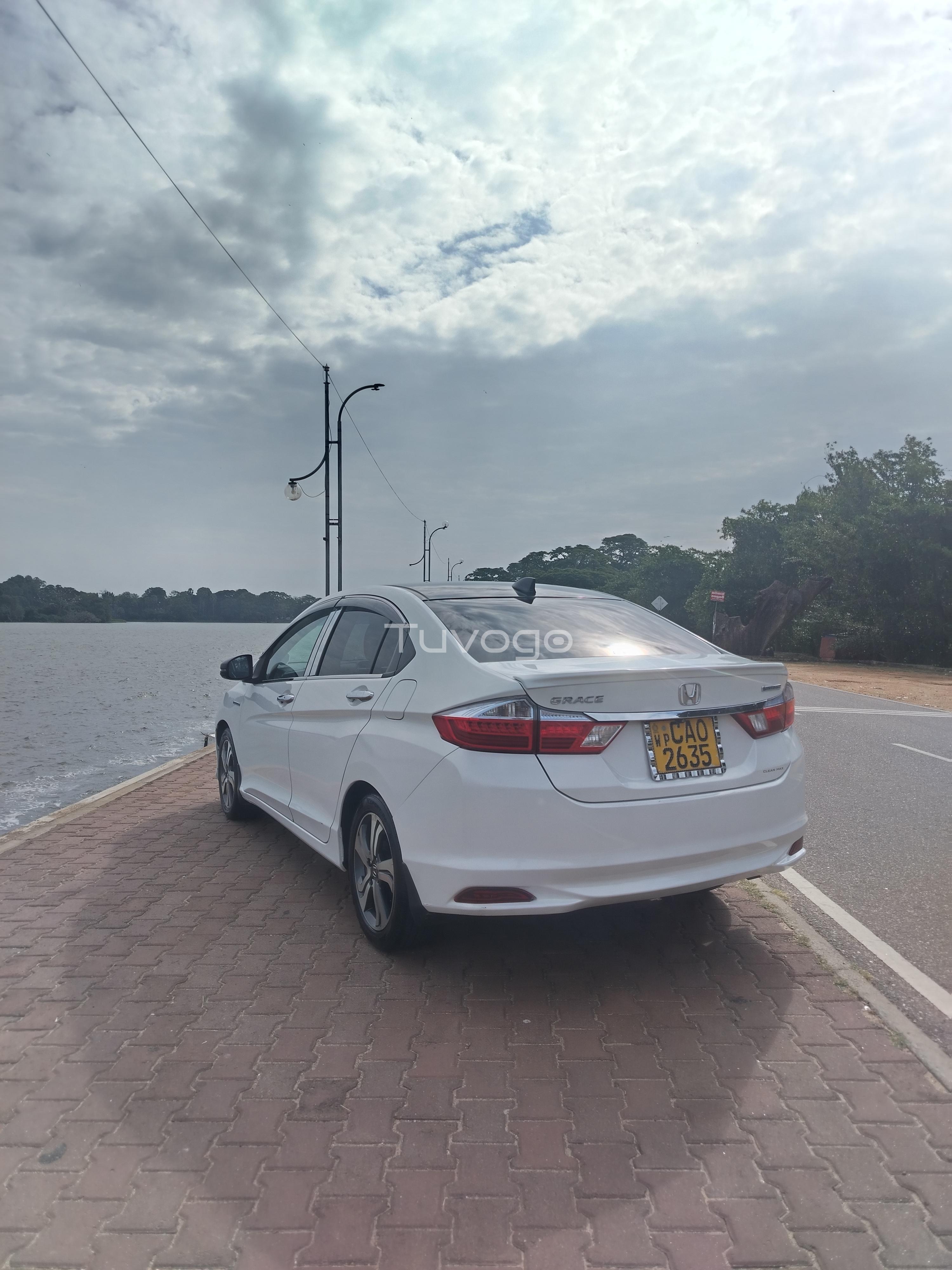 Honda Grace 2016