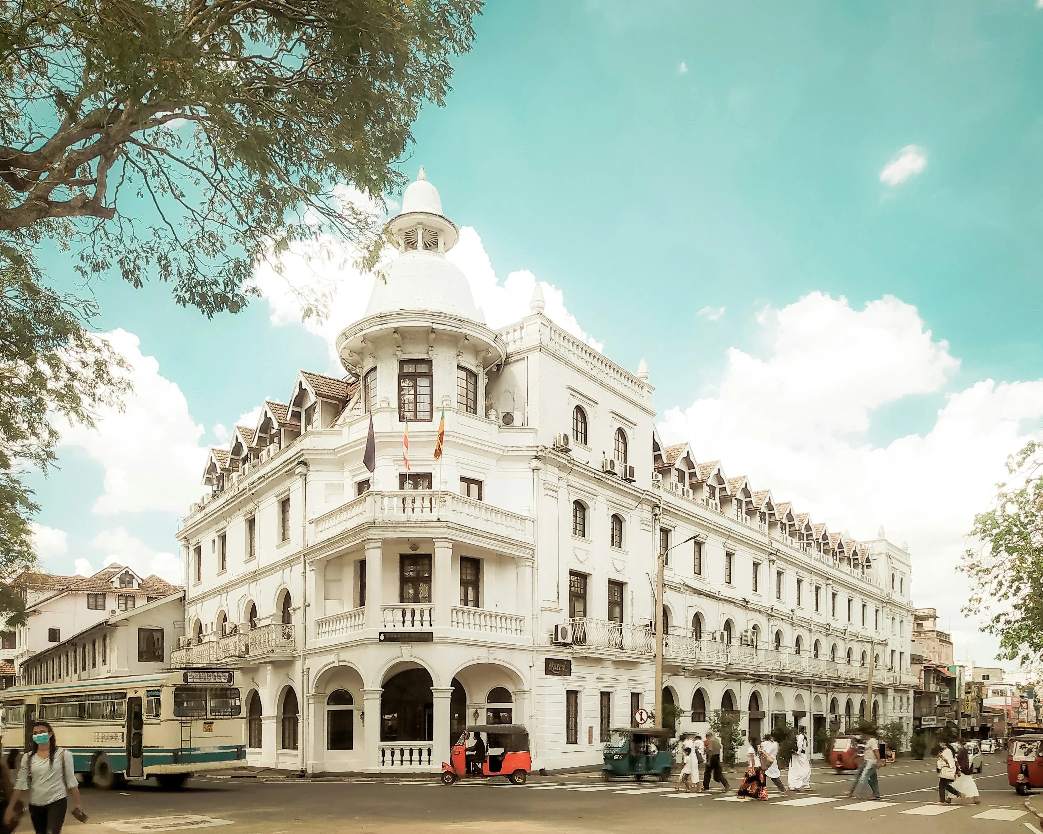 Car Hire in Kandy, Sri Lanka – Affordable Rental Cars for Every Journey